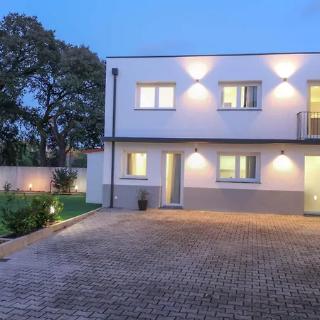 Feriehus Serenity House With Garden *